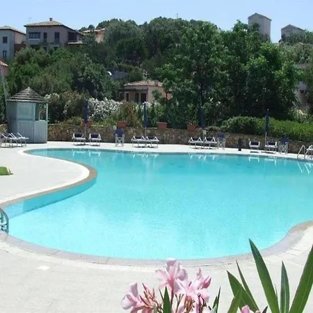 In Porto Rotondo, Outdoor Pool Apartamento