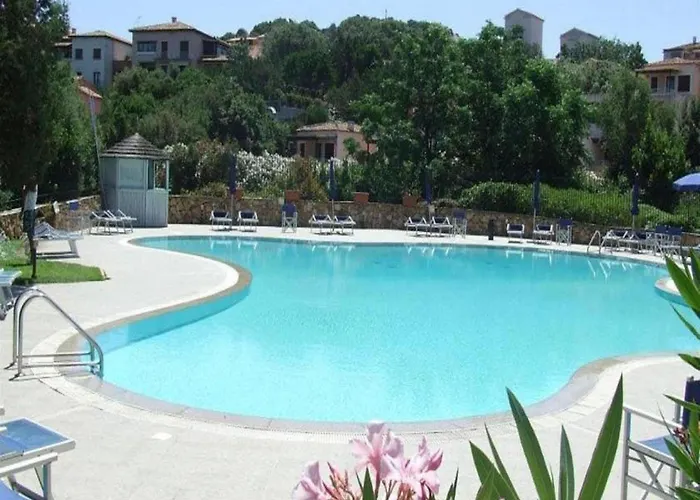 In Porto Rotondo, Outdoor Pool Apartamento