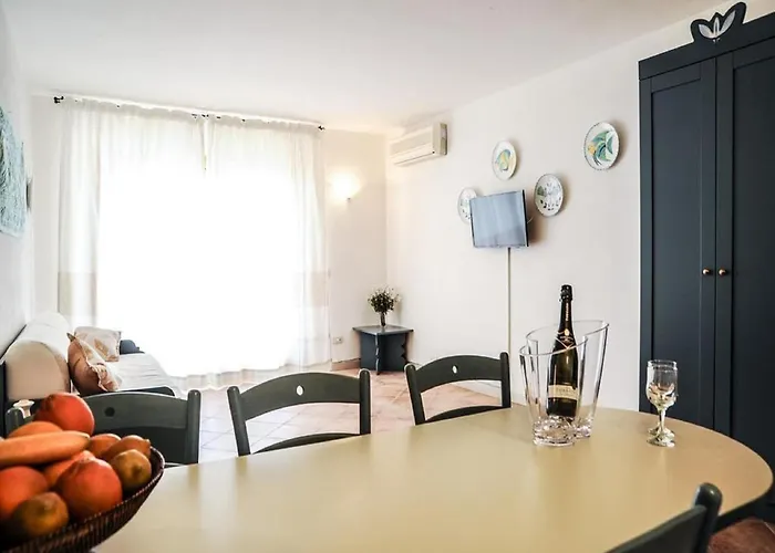 In Porto Rotondo, Outdoor Pool Apartamento