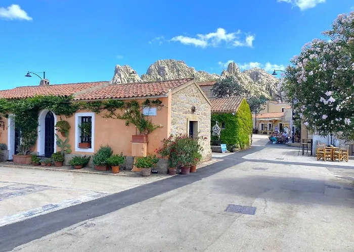 In Porto Rotondo, Outdoor Pool Apartamento